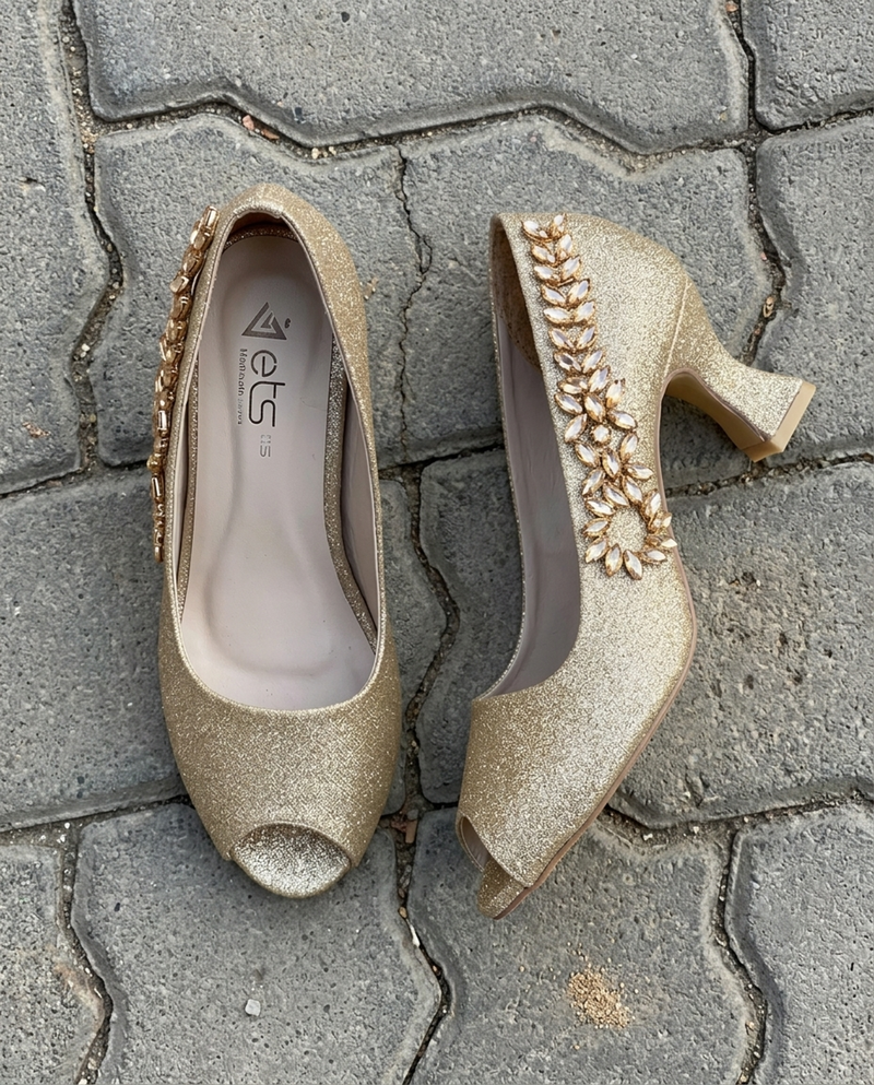 Leaf-Vine Peep-Toe Pump — Gold
